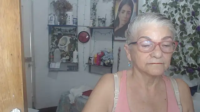 Snapshot of FunnyGrandma chatting on 22, 5, 2026 FunnyGrandma online show from 22, 5, 2026