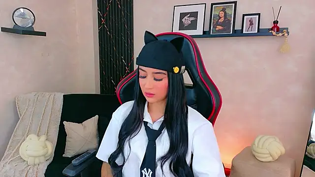 EmmyEvans1 online show from 25, 5, 2026
