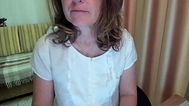 Snapshot of lauraoven chatting on 22, 6, 2026 lauraoven online show from 22, 6, 2026
