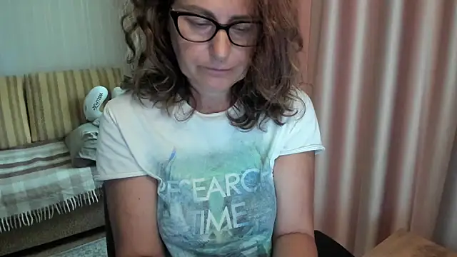 Snapshot of lauraoven chatting on 14, 7, 2026 lauraoven online show from 14, 7, 2026