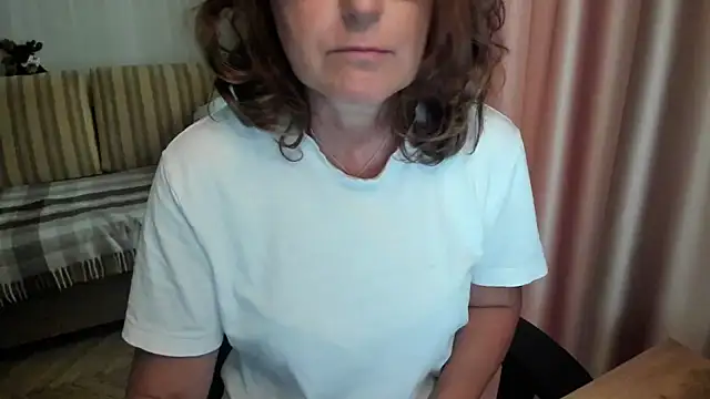 Snapshot of lauraoven chatting on 28, 7, 2026 lauraoven online show from 28, 7, 2026