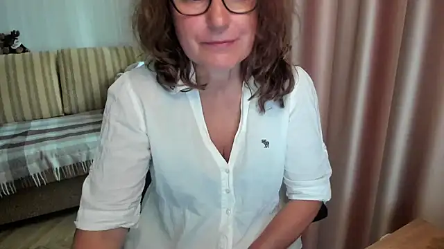 Snapshot of lauraoven chatting on 31, 7, 2026 lauraoven online show from 31, 7, 2026