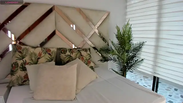 tati saldarriaga online show from 16, 10, 2025