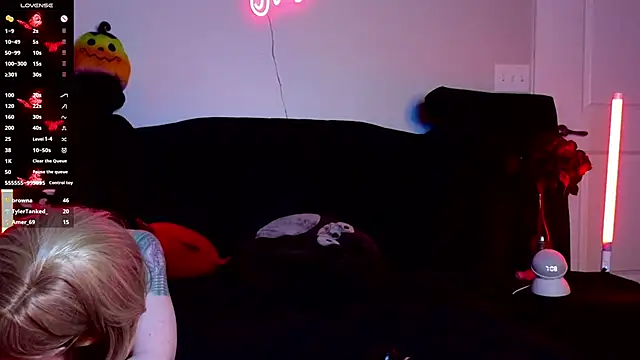 Snapshot of Ivey_and_James chatting on 12, 3, 2025 Ivey and James online show from 12, 3, 2025