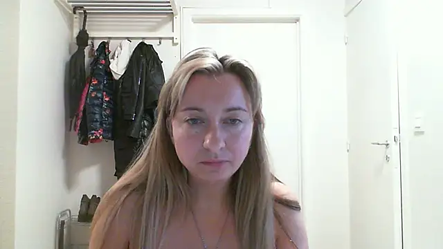 SusanCurt online show from 10, 10, 2025