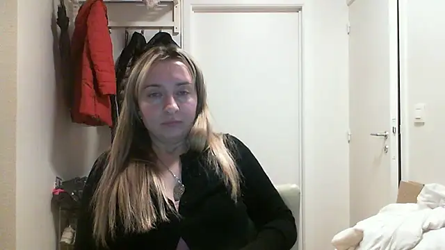 SusanCurt online show from 3, 12, 2025