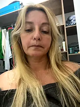 Snapshot of moniquerainx chatting on 3, 12, 2025 moniquerainx online show from 3, 12, 2025