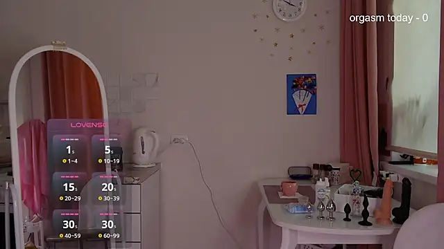 JuliaVilnet online show from 9, 3, 2025