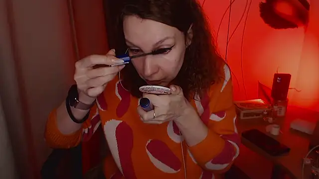 JohansonKatie online show from 13, 1, 2025