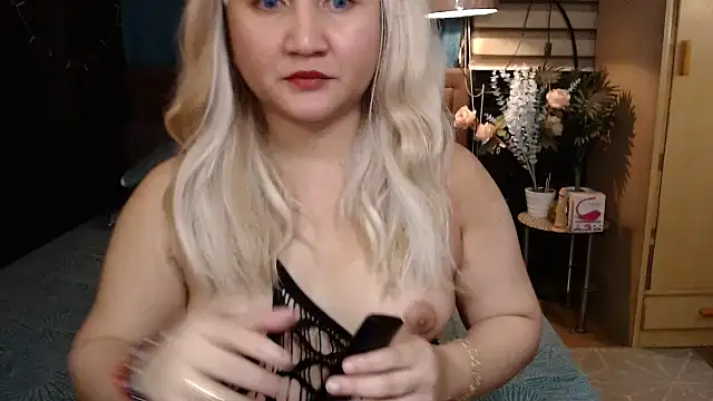 Snapshot of xheavenlytrans chatting on 7, 10, 2025 xheavenlytrans online show from 7, 10, 2025