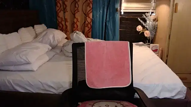 Snapshot of xheavenlytrans chatting on 1, 12, 2025 xheavenlytrans online show from 1, 12, 2025