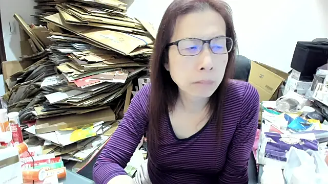 TiffanyC 4772 online show from 5, 1, 2025