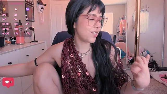 Evie-Luna online show from 19, 4, 2026