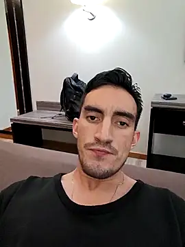 Snapshot of TommyMomentum chatting on 26, 11, 2025 TommyMomentum online show from 26, 11, 2025