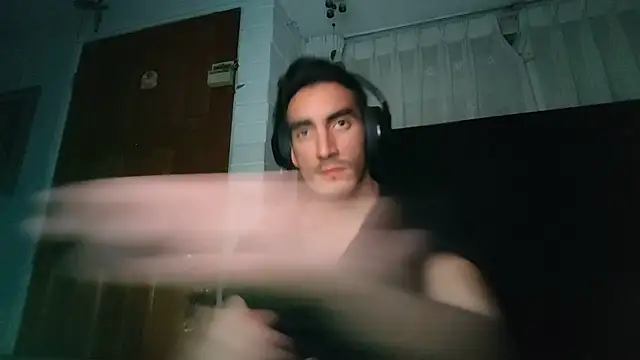 Snapshot of TommyMomentum chatting on 15, 12, 2025 TommyMomentum online show from 15, 12, 2025