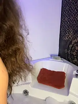 Marilyn La Rose online show from 5, 3, 2026