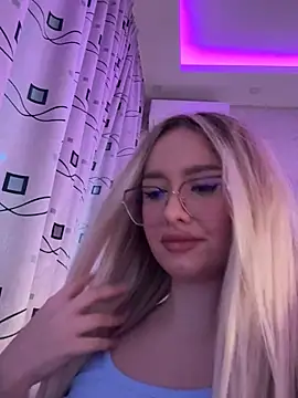 Snapshot of mollyxxx chatting on 10, 1, 2025 mollyxxx online show from 10, 1, 2025