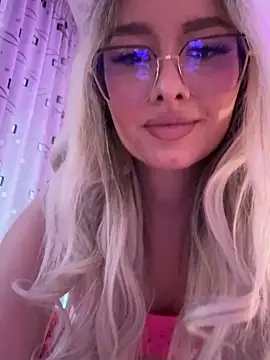 Snapshot of mollyxxx chatting on 13, 3, 2025 mollyxxx online show from 13, 3, 2025