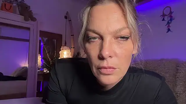 cyberchickie maria online show from 7, 3, 2025