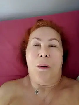 Snapshot of Hottie-Mom chatting on 20, 10, 2025 Hottie-Mom online show from 20, 10, 2025