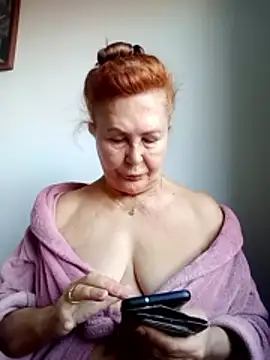 Snapshot of Hottie-Mom chatting on 31, 10, 2025 Hottie-Mom online show from 31, 10, 2025