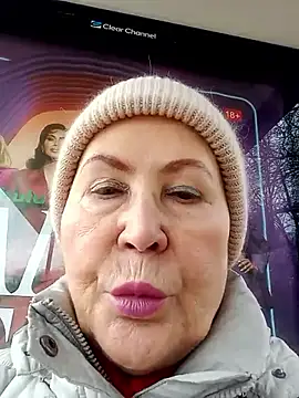 Snapshot of Hottie-Mom chatting on 14, 11, 2025 Hottie-Mom online show from 14, 11, 2025