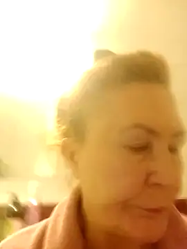 Snapshot of Hottie-Mom chatting on 24, 11, 2025 Hottie-Mom online show from 24, 11, 2025