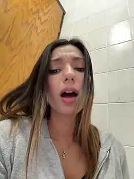 Snapshot of _MiaQueen_ chatting on 8, 12, 2024 MiaQueen online show from 8, 12, 2024