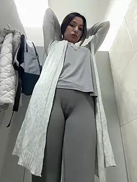 Snapshot of _MiaQueen_ chatting on 3, 3, 2025 MiaQueen online show from 3, 3, 2025