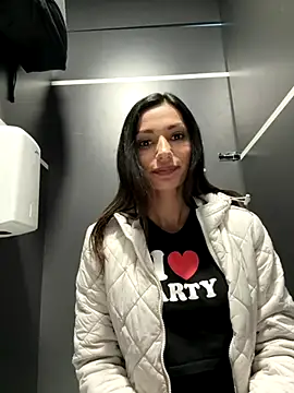 Snapshot of _MiaQueen_ chatting on 6, 10, 2025 MiaQueen online show from 6, 10, 2025