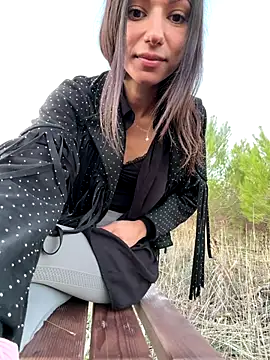 Snapshot of _MiaQueen_ chatting on 12, 11, 2025 MiaQueen online show from 12, 11, 2025