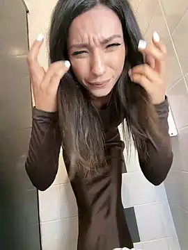 Snapshot of _MiaQueen_ chatting on 22, 12, 2025 MiaQueen online show from 22, 12, 2025