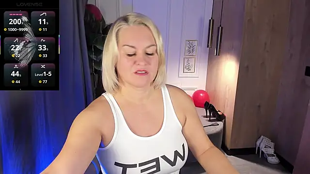 YolandaKiss online show from 3, 11, 2025