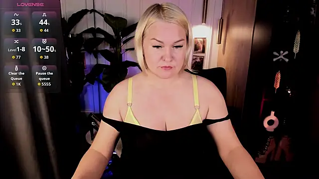 YolandaKiss online show from 11, 7, 2026