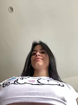 LaraHenao online show from 23, 1, 2025