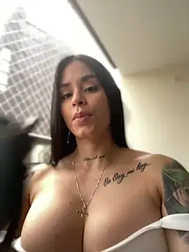 LaraHenao online show from 12, 2, 2025