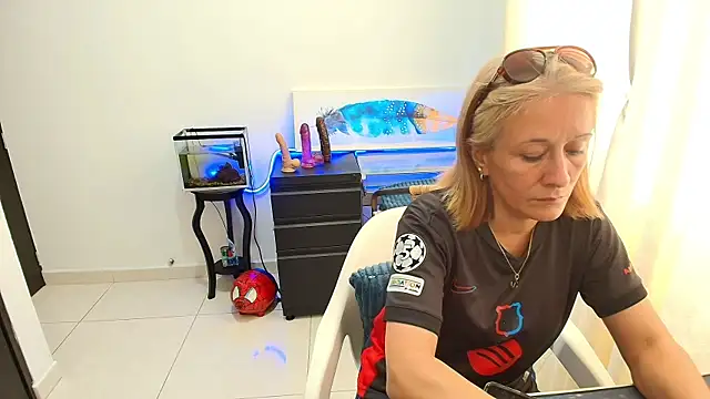 Snapshot of Naty_Stone chatting on 21, 10, 2025 Naty Stone online show from 21, 10, 2025