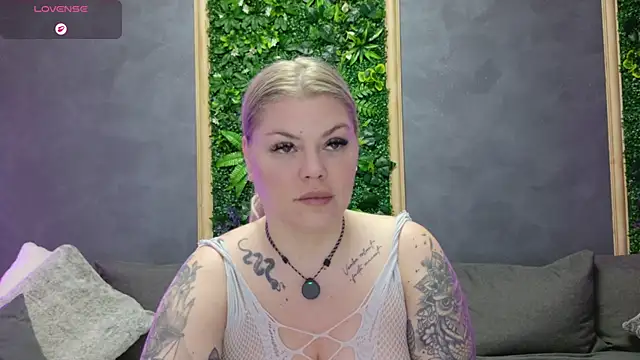 Snapshot of Raven_Luna chatting on 22, 5, 2026 Raven Luna online show from 22, 5, 2026