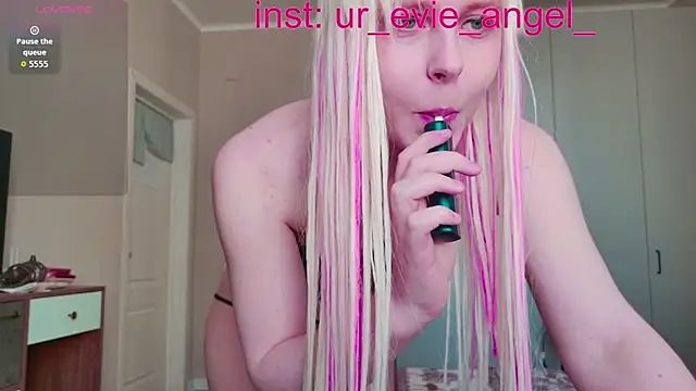 Evelyn rabbit online show from 14, 4, 2026