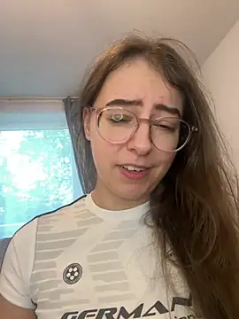 Snapshot of eleonoree chatting on 25, 6, 2026 eleonoree online show from 25, 6, 2026