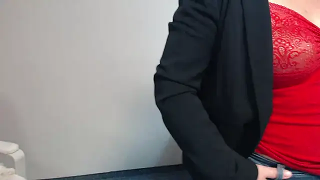 Adelewildx online show from 5, 12, 2024