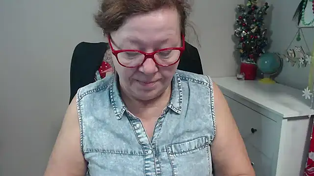 Adelewildx online show from 13, 1, 2025