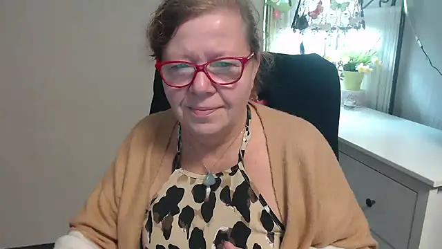 Adelewildx online show from 17, 9, 2025