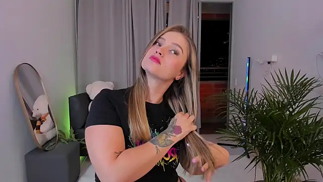 roxie gates  online show from 13, 2, 2025