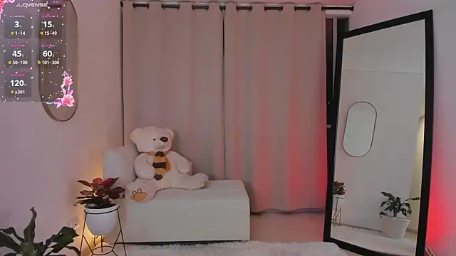 roxie gates  online show from 17, 11, 2025