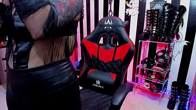 Snapshot of Mistress_Yelena chatting on 18, 2, 2025 Mistress Yelena online show from 18, 2, 2025