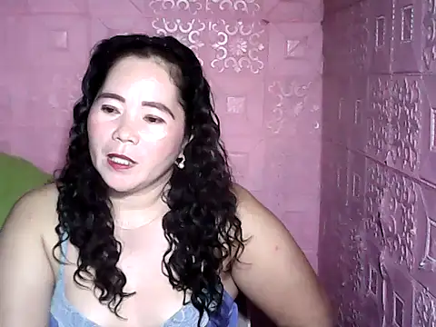 Snapshot of hotpusie_4u chatting on 15, 11, 2025 hotpusie 4u online show from 15, 11, 2025