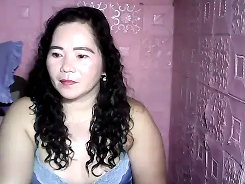 Snapshot of hotpusie_4u chatting on 19, 11, 2025 hotpusie 4u online show from 19, 11, 2025