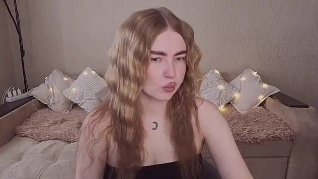 Snapshot of ViolettaLopez chatting on 21, 4, 2026 ViolettaLopez online show from 21, 4, 2026