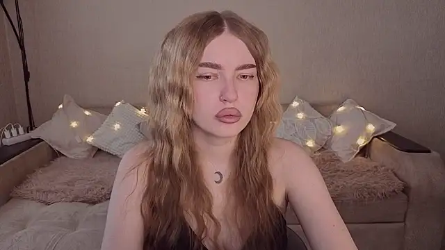 Snapshot of ViolettaLopez chatting on 25, 4, 2026 ViolettaLopez online show from 25, 4, 2026
